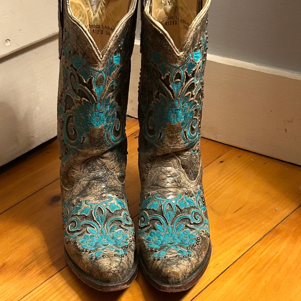 Corral Women's Turquoise Embroidered Western Boots
